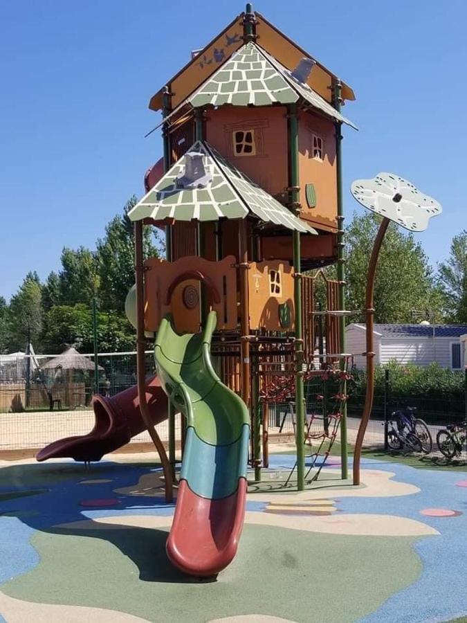 Mobilhome Vias Plage Dans Camping Exterior foto