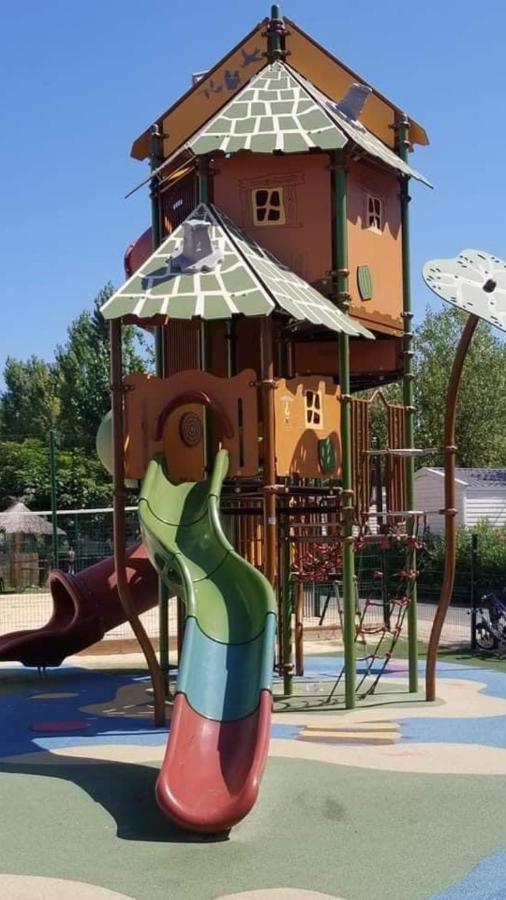 Mobilhome Vias Plage Dans Camping Exterior foto